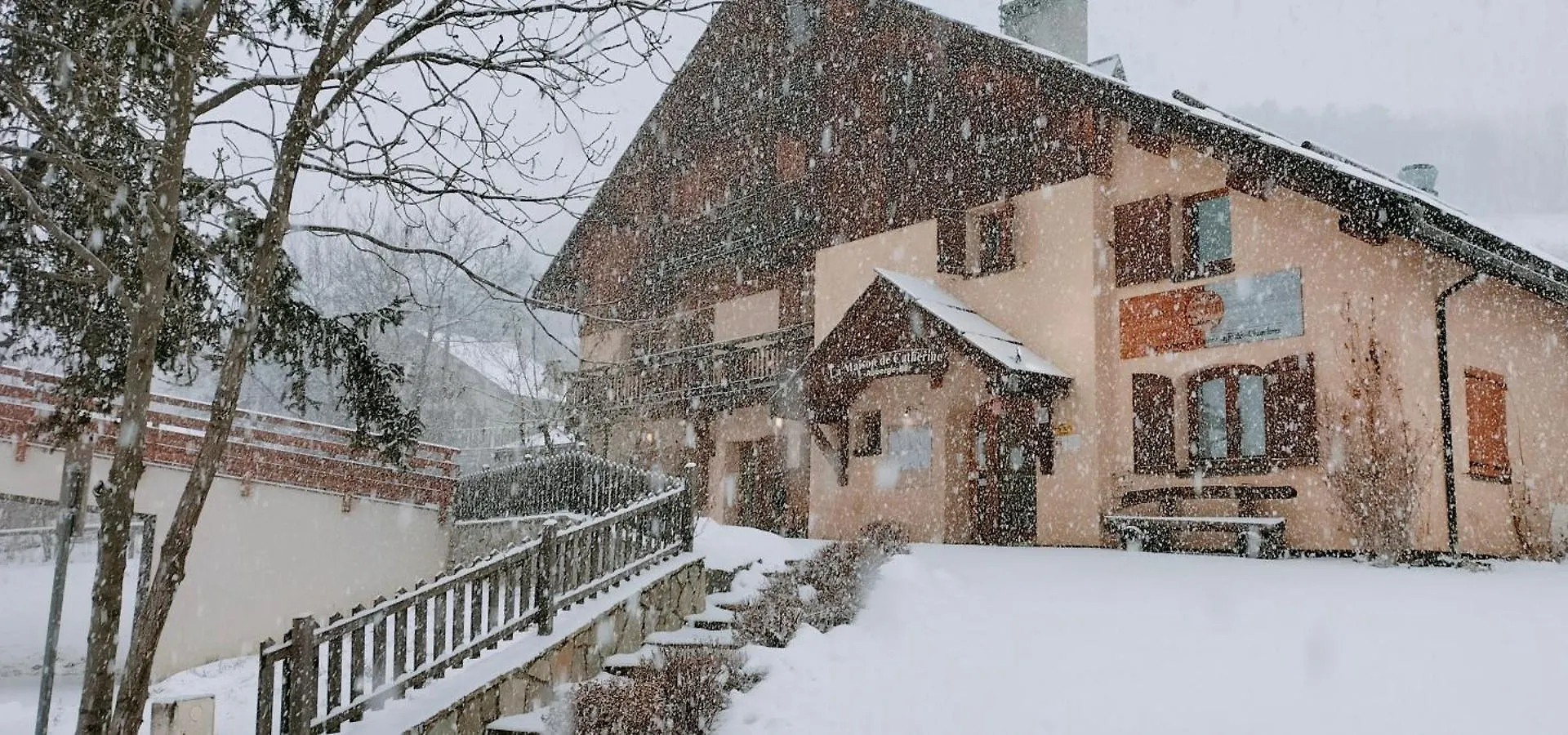 Отель Auberge La Maison De Catherine Пюи-Сен-Пьер